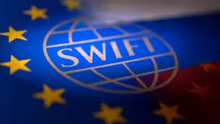 Названа дата отключения банков России от SWIFT