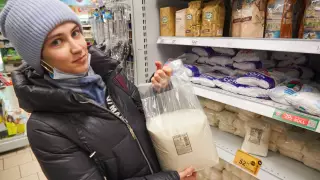 В ЗКО прокомментировали информацию о "скупающих мешками продукты" россиянах
