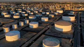 Мировые цены на нефть продолжают снижаться