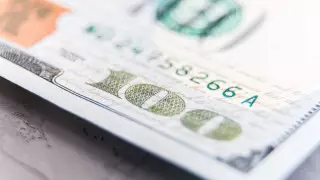 Установлен официальный курс доллара на 18 марта