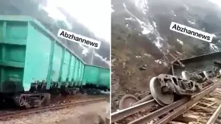 Экологи ВКО рассказали, что было в вагонах, упавших в Иртыш