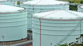 В Кызылорде 20-летний мужчина упал в емкость для хранения нефти и скончался