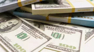 Курс доллара упал ниже 450 тенге