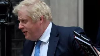 Премьер Британии извинился за вечеринки во время локдауна
