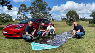 Электромобили Tesla планируют заряжать от энергии Солнца