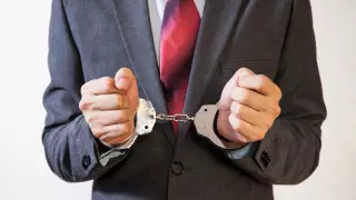 Руководителя отдела департамента госдоходов осудили за мошенничество в Караганде