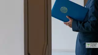 Удерживали в кабинете и избивали: за превышение полномочий осуждены полицейские в Байконуре