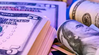 Установлен официальный курс доллара на праздничные дни