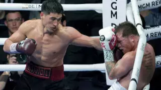 Россиянин Бивол обошел Головкина в мировом рейтинге