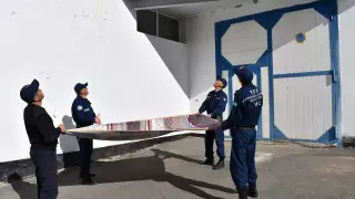 Как уберечь ребенка от падения из окна. Инструкция от спасателей