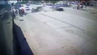 Столкновение не уступившей дорогу Lada с мчащимся Kia Rio попало на видео в Экибастузе