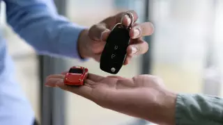 Как стать участником программы льготного автокредитования, рассказали в АКАБ