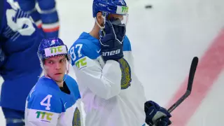 Контрасту между прошлогодней и нынешней сборной Казахстана по хоккею поразились в Канаде