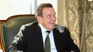 Экс-канцлер ФРГ заявил "о невозможности продления своих полномочий" в "Роснефти"