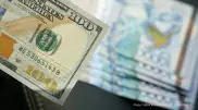 Курс доллара опустился ниже 425 тенге