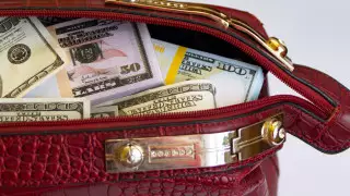 Более 670 тысяч долларов наличными пытались вывезти из Казахстана