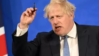 Премьер Великобритании отказался уходить в отставку из-за скандалов