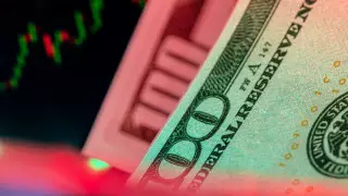 Курс доллара вырос на 7 тенге