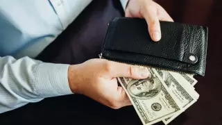 Спрос на доллары в апреле вырос втрое - Нацбанк