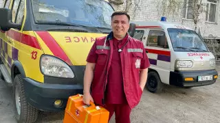 "Снимаю прямо на работе". Фельдшер из Кокшетау стал звездой TikTok