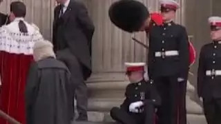 Пятеро военных упали в обморок во время богослужения в честь юбилея правления Елизаветы II