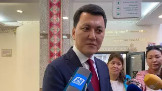 Ерлан Карин вместе с семьей проголосовал на референдуме