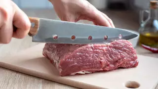 Врач рассказала, кому нельзя есть красное мясо
