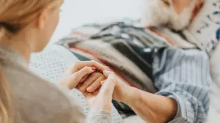 Что делать, если в семье есть тяжелобольной пациент. Несколько советов онкопсихолога