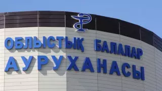 "Опрокинул кастрюлю". В Атырау от ожогов погиб 9-летний мальчик