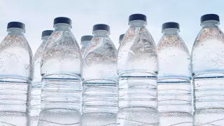 "Это позор". Вода по 350 тенге в школьной столовой возмутила министра Аймагамбетова