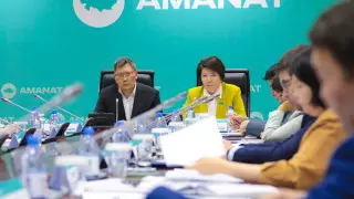 Партия Amanat заступилась за учителей