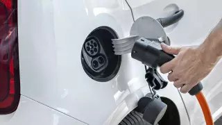 ЕС откажется от автомобилей с двигателями внутреннего сгорания с 2035 года