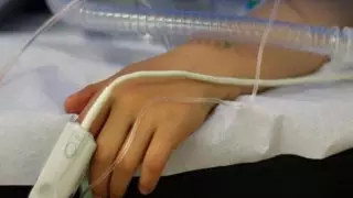 Ребенка ударило током в необорудованном сквере в Алматы