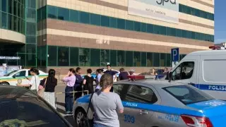 Мужчина взял в заложницы жену в торговом доме Нур-Султана