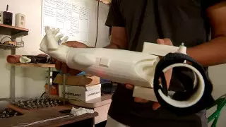 Бионический протез создает 19-летний парень из Туркестанской области