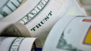 Установлен официальный курс доллара и рубля на выходные