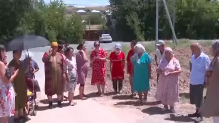 Жители микрорайона в Шымкенте заменили изношенные трубы и остались без газа