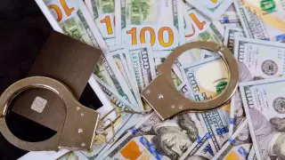 Закрыть уголовное дело за 50 тысяч долларов обещали полицейские в Кокшетау