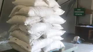 Сахар под видом муки и удобрений пытались ввезти в Казахстан из России