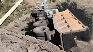 КамАЗ упал с моста в Жезказгане