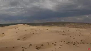 Движущиеся пески засыпали села Мангистау - СМИ