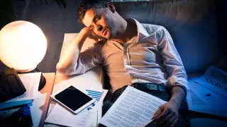 Почему опасно быть трудоголиком, рассказала казахстанский психолог