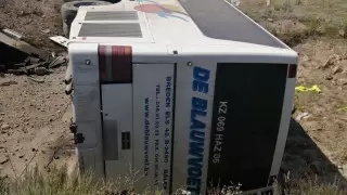 Автобус с рабочими перевернулся под Экибастузом