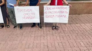 "Виновные на свободе": родные погибшего павлодарца вышли на улицу с плакатами