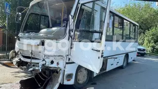 Два автобуса столкнулись в Уральске