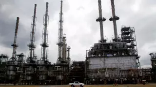 Цены на нефть выросли после падения до 6-месячного минимума