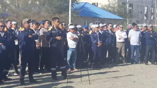 80 работников "Атырау-Жарык" отказались выходить на работу без повышения зарплаты вдвое