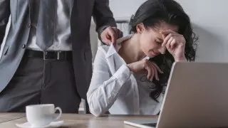 Домогательства в армии или на работе: как их избежать, посоветовали специалисты