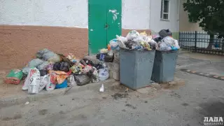 Аким Актау заплатил коммунальщикам за вывоз мусора после выговора