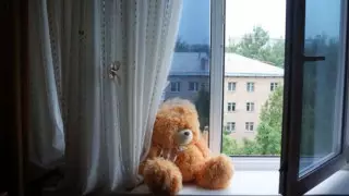 Двухлетний ребенок чудом выжил после падения из окна многоэтажки в Талдыкоргане